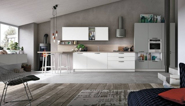 Color Trend di Stosa è la cucina colorata più richiesta e venduta: ha le basi e i pensili in Laccato Color Trend Bianco Ice Opaco. Il top e lo schienale sono in laminato Olmo Bianco; le colonne sono in Laccato Pomice Opaco. I vani a giorno in metallo opaco “spezzano” la composizione. La cappa a parete Itaca è nella finitura Peltro, le maniglie sono nella finitura nichel satinato. Prezzo su richiesta. www.stosacucine.com Color Trend di Stosa è la cucina colorata più richiesta e venduta: ha le basi e i pensili in Laccato Color Trend Bianco Ice Opaco. Il top e lo schienale sono in laminato Olmo Bianco; le colonne sono in Laccato Pomice Opaco. I vani a giorno in metallo opaco “spezzano” la composizione. La cappa a parete Itaca è nella finitura Peltro, le maniglie sono nella finitura nichel satinato. Prezzo su richiesta. www.stosacucine.com
