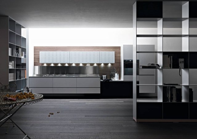 Riciclantica di Valcucine è la cucina eco-tech che è leggera e resistente nello stesso tempo: il telaio strutturale è in alluminio e le ante bianche sono le più sottili e leggere al mondo. É uno dei modelli di cucina colorata più richiesti e venduti; inoltre offre un'alta resistenza all'acqua, al vapore e al calore. Prezzo su richiesta. www.valcucine.com Riciclantica di Valcucine è la cucina eco-tech che è leggera e resistente nello stesso tempo: il telaio strutturale è in alluminio e le ante bianche sono le più sottili e leggere al mondo. É uno dei modelli di cucina colorata più richiesti e venduti; inoltre offre un'alta resistenza all'acqua, al vapore e al calore. Prezzo su richiesta. www.valcucine.com