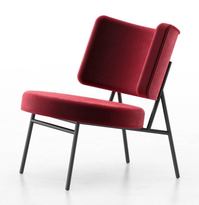 Coco di Calligaris, design Busetti Garuti Redaelli, è la poltrona imbottita dalle forme generose e dallo schienale avvolgente. La sottile struttura di sostegno, che si rifà a quelle dei modelli degli Anni Cinquanta, è realizzata in metallo nero opaco. Misura L 70 x P 80 x H 80 cm. www.calligaris.it Coco di Calligaris, design Busetti Garuti Redaelli, è la poltrona imbottita dalle forme generose e dallo schienale avvolgente. La sottile struttura di sostegno, che si rifà a quelle dei modelli degli Anni Cinquanta, è realizzata in metallo nero opaco. Misura L 70 x P 80 x H 80 cm. www.calligaris.it