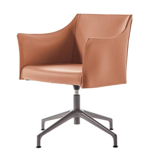 O-Cap di Cappellini, design Jasper Morrison, è la poltrona artigianale che ha la scocca interamente realizzata in pregiato cuoio pieno fiore a taglio vivo. La base, a quattro razze con puntali, è in alluminio e garantisce la massima leggerezza e stabilità. www.cappellini.it O-Cap di Cappellini, design Jasper Morrison, è la poltrona artigianale che ha la scocca interamente realizzata in pregiato cuoio pieno fiore a taglio vivo. La base, a quattro razze con puntali, è in alluminio e garantisce la massima leggerezza e stabilità. www.cappellini.it