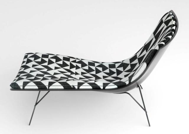FullMoon di Driade, design Ludovica+Roberto Palomba, è la poltrona con la scocca lacccata che poggia su una base leggera in filo di acciaio e finitura cromo lucida. www.driade.com FullMoon di Driade, design Ludovica+Roberto Palomba, è la poltrona con la scocca lacccata che poggia su una base leggera in filo di acciaio e finitura cromo lucida. www.driade.com