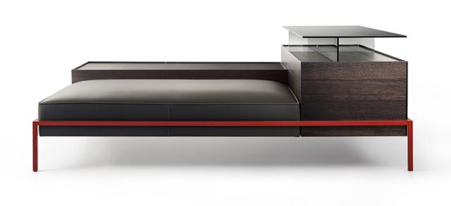 Faroe di Lema, design Gordon Guillaumier, è la seduta multifunzionale formata un elemento imbottito e rivestito in pelle e da una cassettiera in Rovere Termotrattato. L'esile struttura di sostegno in metallo laccato si trasforma in un elemento décor; i top in vetro temperato Fumé danno vita a piccole teche. www.lemamobili.com Faroe di Lema, design Gordon Guillaumier, è la seduta multifunzionale formata un elemento imbottito e rivestito in pelle e da una cassettiera in Rovere Termotrattato. L'esile struttura di sostegno in metallo laccato si trasforma in un elemento décor; i top in vetro temperato Fumé danno vita a piccole teche. www.lemamobili.com