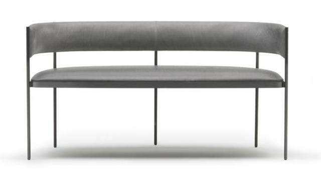 Era di Living Divani, design David Lopez Quincoces, è il divano due posti compatto, dall'aspetto vintage, reso elegante dalle linee sottili. La struttura verniciata canna di fucile regge la fascia poggiaschiena e la seduta imbottita, rivestita in pelle o in tessuto. www.livingdivani.it Era di Living Divani, design David Lopez Quincoces, è il divano due posti compatto, dall'aspetto vintage, reso elegante dalle linee sottili. La struttura verniciata canna di fucile regge la fascia poggiaschiena e la seduta imbottita, rivestita in pelle o in tessuto. www.livingdivani.it