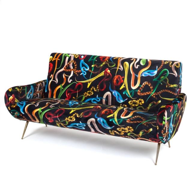 Sofa Snakes della collezione Seletti wears Toiletpaper è il nuovo divano tre posti con una forma morbida che si rifà ai modelli degli anni Cinquanta, ma ha un rivestimento originale realizzato in tessuto con un pattern surreale e scenografico. I piedini sono in ottone. www.seletti.it Sofa Snakes della collezione Seletti wears Toiletpaper è il nuovo divano tre posti con una forma morbida che si rifà ai modelli degli anni Cinquanta, ma ha un rivestimento originale realizzato in tessuto con un pattern surreale e scenografico. I piedini sono in ottone. www.seletti.it