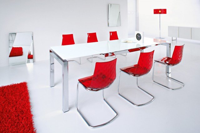 È allungabile il tavolo rettangolare Airport di Calligaris che misura L130/195/260 x P 90 x H 76,5 cm. Prezzo 1.909 euro. La sedia Ice di Calligaris con base in metallo misura L 48 x P 51,5 x H 82,5 cm. Prezzo 147,50 euro. www.calligaris.it È allungabile il tavolo rettangolare Airport di Calligaris che misura L130/195/260 x P 90 x H 76,5 cm. Prezzo 1.909 euro. La sedia Ice di Calligaris con base in metallo misura L 48 x P 51,5 x H 82,5 cm. Prezzo 147,50 euro. www.calligaris.it