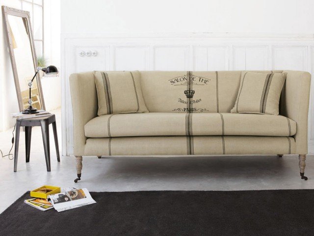 Prezzo 763 euro - Antan di Maisons du Monde. Divano 3 posti rivestito con tela 100% lino. Misura L200 x P85 x H87 cm. Orinale la struttura che ricorda come il suo nome i divani del novecento inglese, rivisitato in chiava moderna. Prezzo 763 euro - Antan di Maisons du Monde. Divano 3 posti rivestito con tela 100% lino. Misura L200 x P85 x H87 cm. Orinale la struttura che ricorda come il suo nome i divani del novecento inglese, rivisitato in chiava moderna.