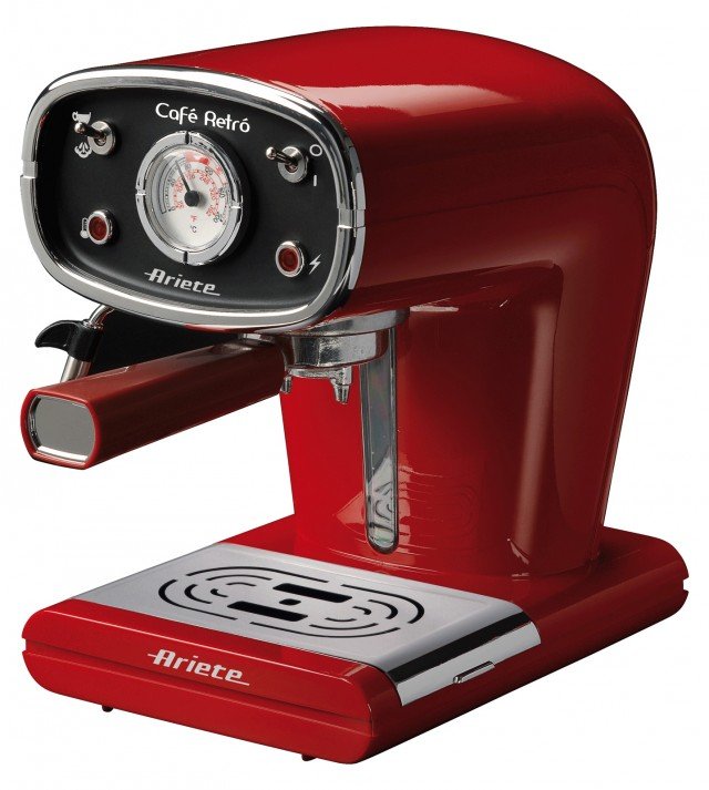 Dal design vintage, Cafè Retrò Mod. 1388 di Ariete assicura un caffè buono come al bar, sia con cialde sia con il caffè macinato grazie al portafiltro bivalente. Facile da utilizzare grazie al pratico serbatoio che permette di vedere facilmente il livello dell’acqua, ha potenza di 900 watt. Prezzo 119 euro. www.ariete.net Dal design vintage, Cafè Retrò Mod. 1388 di Ariete assicura un caffè buono come al bar, sia con cialde sia con il caffè macinato grazie al portafiltro bivalente. Facile da utilizzare grazie al pratico serbatoio che permette di vedere facilmente il livello dell’acqua, ha potenza di 900 watt. Prezzo 119 euro. www.ariete.net