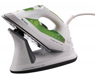 Free Style di Ariete è un potente ferro a vapore e un ottimo ferro cordless. Un innovativo sistema 2 in 1 permette infatti di avere tutta la potenza di un ferro da stiro tradizionale unita alla praticità della tecnologia cordless: con un semplice gesto si può scegliere di passare da una funzione all’altra, evitando sprechi di energia. Prezzo 49,90 euro. www.ariete.net Free Style di Ariete è un potente ferro a vapore e un ottimo ferro cordless. Un innovativo sistema 2 in 1 permette infatti di avere tutta la potenza di un ferro da stiro tradizionale unita alla praticità della tecnologia cordless: con un semplice gesto si può scegliere di passare da una funzione all’altra, evitando sprechi di energia. Prezzo 49,90 euro. www.ariete.net
