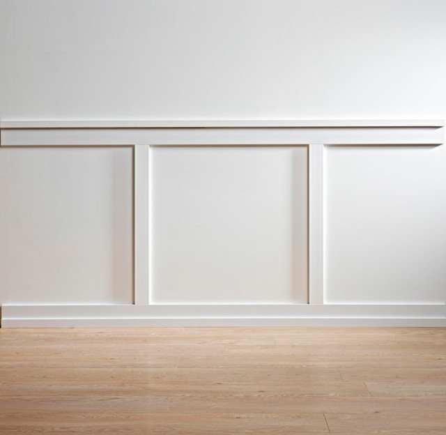 La cornice in Duropolymer®, una miscela di polimeri estrusi ad alta densità, resistenti ai colpi e all’acqua proposta in varie dimensioni in aste da 200 cm, al m costa 5,22 euro Axxent di Orac® Decor La cornice in Duropolymer®, una miscela di polimeri estrusi ad alta densità, resistenti ai colpi e all’acqua proposta in varie dimensioni in aste da 200 cm, al m costa 5,22 euro Axxent di Orac® Decor
