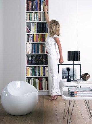 Il puff Ball Chair di XL Bloom è disponibile in bianco o nero e in una vasta gamma di fantasie e colori. Grazie alle linee morbide essenziali e contemporanee, consente è adatta a qualsiasi ambiente sia in interni che esterni. Estremamente funzionale, è anche resistente e molto leggero: si può trasportare comodamente dal salotto alla terrazza. Prodotto con ABS riciclato, è rivestito con una lacca opaca di qualità superiore (resistente agli UV). Misura Ø 50xH50 cm. Prezzo 170 euro. Acquistabile su www.mohd.it Il puff Ball Chair di XL Bloom è disponibile in bianco o nero e in una vasta gamma di fantasie e colori. Grazie alle linee morbide essenziali e contemporanee, consente è adatta a qualsiasi ambiente sia in interni che esterni. Estremamente funzionale, è anche resistente e molto leggero: si può trasportare comodamente dal salotto alla terrazza. Prodotto con ABS riciclato, è rivestito con una lacca opaca di qualità superiore (resistente agli UV). Misura Ø 50xH50 cm. Prezzo 170 euro. Acquistabile su www.mohd.it