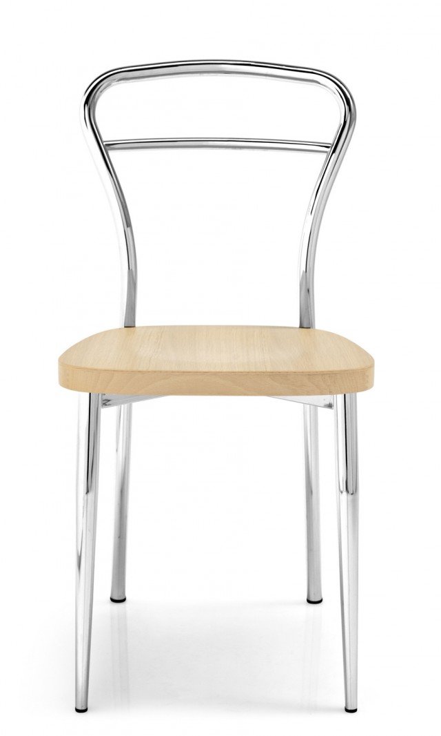 IN SOGGIORNO E IN CUCINA. Linee semplici per la sedia Diva di Calligaris. Un’ottima soluzione per arredare cucina o sala da pranzo data dalla sua versatilità che sfrutta la possibilità di scegliere il sedile tra 18 finiture, dal filato di mais al multistrato, dal rovere al faggio. La forma arrotondata dello schienale in metallo cromato la rende contemponanea nella linea e leggera negli spostamenti. Misura L41xP48xH82 cm. Prezzo 98 Euro. www.calligaris.it IN SOGGIORNO E IN CUCINA. Linee semplici per la sedia Diva di Calligaris. Un’ottima soluzione per arredare cucina o sala da pranzo data dalla sua versatilità che sfrutta la possibilità di scegliere il sedile tra 18 finiture, dal filato di mais al multistrato, dal rovere al faggio. La forma arrotondata dello schienale in metallo cromato la rende contemponanea nella linea e leggera negli spostamenti. Misura L41xP48xH82 cm. Prezzo 98 Euro. www.calligaris.it