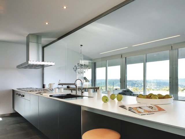 Piano di lavoro Silestone® in finitura bianco Zeus Piano di lavoro Silestone® in finitura bianco Zeus