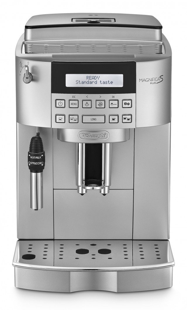 Magnifica S ECAM di Dè Longhi è superautomatica e ha sistema Cappuccino System che permette di regolare la corposità della schiuma. È possibile scegliere tra un caffè corto o lungo, gustare un aroma forte o leggero, assaporarlo molto caldo, a media o bassa temperatura. La macchina può essere utilizzata con chicchi o caffè in polvere. Prezzo 600 euro. www.delonghi.com Magnifica S ECAM di Dè Longhi è superautomatica e ha sistema Cappuccino System che permette di regolare la corposità della schiuma. È possibile scegliere tra un caffè corto o lungo, gustare un aroma forte o leggero, assaporarlo molto caldo, a media o bassa temperatura. La macchina può essere utilizzata con chicchi o caffè in polvere. Prezzo 600 euro. www.delonghi.com