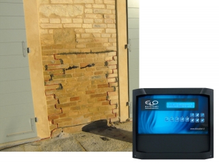 I'impianto di elettrosmosi  di Elo System permette l’asciugatura completa del muro. È sempre monitorato anche a distanza grazie alla centralina. www.fassabortolo.com