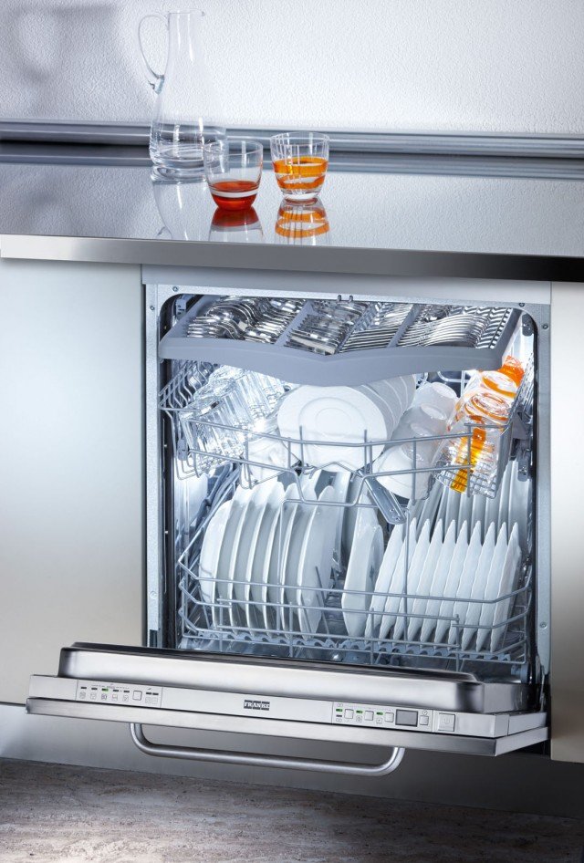 La lavastoviglie FDW 614 DTS di Franke dispone di programmi “speed” selezionati in automatico tramite il programmatore elettronico: la durata è del 50% inferiore rispetto a un ciclo normale. A incasso, è in classe di efficienza energetica A++ e lava 14 coperti. Misura L 60 x P57 x H 82 cm: Prezzo 1.693 euro www.franke.it La lavastoviglie FDW 614 DTS di Franke dispone di programmi “speed” selezionati in automatico tramite il programmatore elettronico: la durata è del 50% inferiore rispetto a un ciclo normale. A incasso, è in classe di efficienza energetica A++ e lava 14 coperti. Misura L 60 x P57 x H 82 cm: Prezzo 1.693 euro www.franke.it
