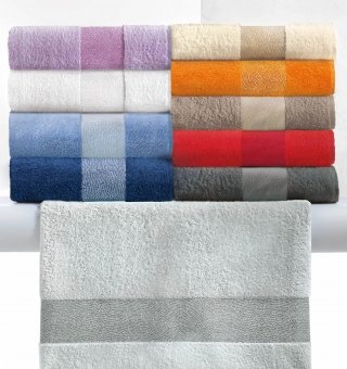 In puro cotone idrofilo con cesello jacquard, Chromo spugne di Gabel (www.gabelgroup.com) sono trattate con "pure" che garantisce spugne sempre fresche di bucato; prezzo set 1+1 12 euro, prezzo telo bagno 18,50 euro In puro cotone idrofilo con cesello jacquard, Chromo spugne di Gabel (www.gabelgroup.com) sono trattate con "pure" che garantisce spugne sempre fresche di bucato; prezzo set 1+1 12 euro, prezzo telo bagno 18,50 euro