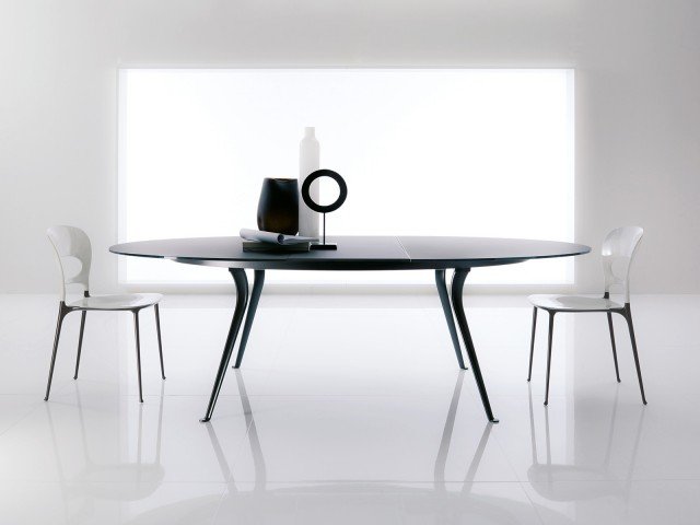 Con struttura in alluminio pressofuso laccato e piano in cristallo serigrafato, il tavolo trasformabile in versione rotonda misura Ø 125 x H 75 cm (L 175 x P 125 x H 75 cm) e costa 2.124,76 euro Galileo di Bontempi Con struttura in alluminio pressofuso laccato e piano in cristallo serigrafato, il tavolo trasformabile in versione rotonda misura Ø 125 x H 75 cm (L 175 x P 125 x H 75 cm) e costa 2.124,76 euro Galileo di Bontempi