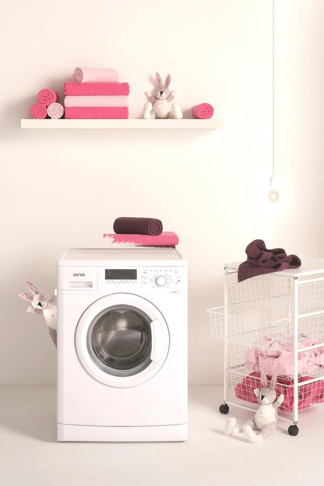 La lavatrice LEI 1208 di Ignis ha programmi speciali espressamente studiati per i capi bianchi e neri e per non danneggiare i colori. Misura L 59,5 x P 56,5 x H 85 cm. Prezzo 499 euro www.ignis.it La lavatrice LEI 1208 di Ignis ha programmi speciali espressamente studiati per i capi bianchi e neri e per non danneggiare i colori. Misura L 59,5 x P 56,5 x H 85 cm. Prezzo 499 euro www.ignis.it