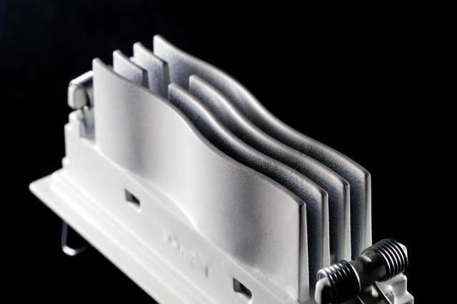 Laser Blade è l'incasso da interni di iGuzzini con cornice (frame) o a filo soffitto (minimal), entrambe con ottica fissa ed emissioni luminose a cono di 25° e di 50°. Misura modello base L 4 X H 4 cm. Prezzo 37 euro. www.iguzzini.com Laser Blade è l'incasso da interni di iGuzzini con cornice (frame) o a filo soffitto (minimal), entrambe con ottica fissa ed emissioni luminose a cono di 25° e di 50°. Misura modello base L 4 X H 4 cm. Prezzo 37 euro. www.iguzzini.com