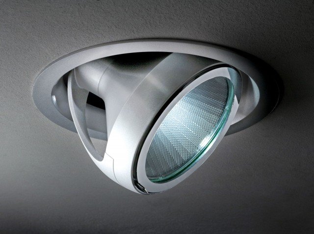 Pixel Pro di iGuzzini trova la sua espressione formale in un incasso down light, dal corpo estraibile e doppiamente orientabile, che consente rotazioni interne al controsoffitto di 45° così da nascondere alla vista il proiettore, ed esterne al controsoffitto di 75° per raggiungere con il fascio luminoso un’area ampia. Misura 11 cm. Prezzo a partire da 99 euro + Iva. www.iguzzini.com Pixel Pro di iGuzzini trova la sua espressione formale in un incasso down light, dal corpo estraibile e doppiamente orientabile, che consente rotazioni interne al controsoffitto di 45° così da nascondere alla vista il proiettore, ed esterne al controsoffitto di 75° per raggiungere con il fascio luminoso un’area ampia. Misura 11 cm. Prezzo a partire da 99 euro + Iva. www.iguzzini.com