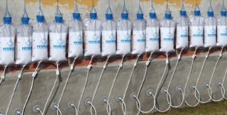 Il Kit Cox di Peter Cox, disponibile in tre formulazioni, serve per un intervento “fai da te”che  può essere integrato secondo le necessità. www.petercoxitalia.it