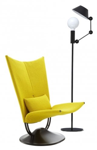 poltrona Anneau di Ligne Roset in acciaio sfoderabile e lampada da terra Mr.Light Tall di Nemo in metallo nero lucido poltrona Anneau di Ligne Roset in acciaio sfoderabile e lampada da terra Mr.Light Tall di Nemo in metallo nero lucido