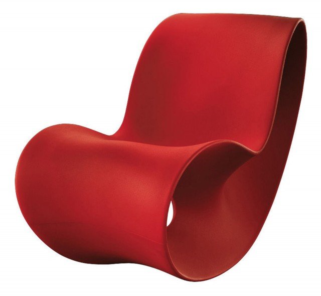 Firmata da Ron Arad Rocking chair Voido di Magis ha un design inconfondibile. Sembra una scultura, dalla linea perfetta ed estremamente grafica che offre una seduta comodissima, infatti, le sue forme si adattano perfettamente al corpo. Realizzata in polietilene, sta bene anche all'esterno. È disponibile in arancio, grigio e bianco. Misura P 114 x L 58 x H 78 cm. Altezza seduta 50 cm. Prezzo 490 euro. www.magisdesign.com Firmata da Ron Arad Rocking chair Voido di Magis ha un design inconfondibile. Sembra una scultura, dalla linea perfetta ed estremamente grafica che offre una seduta comodissima, infatti, le sue forme si adattano perfettamente al corpo. Realizzata in polietilene, sta bene anche all'esterno. È disponibile in arancio, grigio e bianco. Misura P 114 x L 58 x H 78 cm. Altezza seduta 50 cm. Prezzo 490 euro. www.magisdesign.com