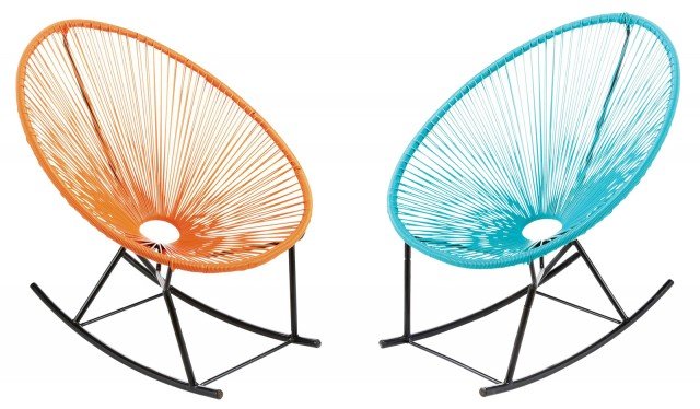 Fili di resina intrecciati per la dondolo dal sapore estivo. Copacabana di Maisons du Monde è montata su una base in metallo verniciato nero. La seduta è disponibile nei colori: rosa, verde, turchese e nera. Disponibile anche nella versione fissa a 3 gambe. Misura L 90 x P 80 x H 90 cm. Prezzo 89 euro. www.maisonsdumonde.com/IT/it Fili di resina intrecciati per la dondolo dal sapore estivo. Copacabana di Maisons du Monde è montata su una base in metallo verniciato nero. La seduta è disponibile nei colori: rosa, verde, turchese e nera. Disponibile anche nella versione fissa a 3 gambe. Misura L 90 x P 80 x H 90 cm. Prezzo 89 euro. www.maisonsdumonde.com/IT/it
