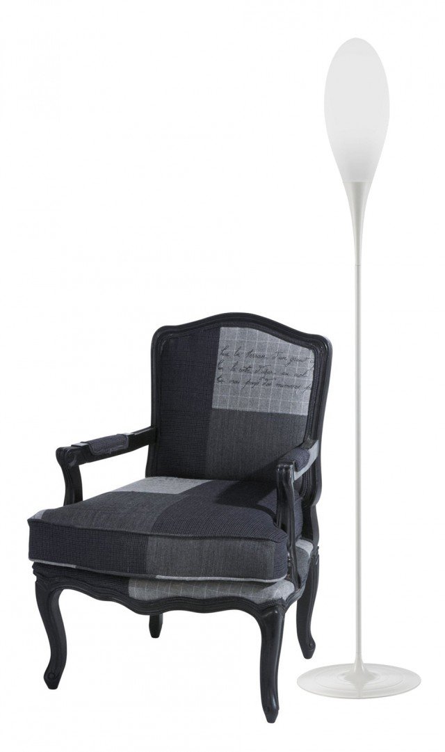 Con la sua forma oblunga ed organica, Spillo di Kundalini assomiglia ad una goccia di vetro fuso. La luce, come prigioniera di questa goccia in polietilene, offre un'illuminazione tenue e diffusa. Misura diffusore: Ø 18 cm - Base: Ø 35 cm H 180 cm. Prezzo 409 euro. www.kundalini.it. Linea maschile per la poltrona Rivoli di Maisons du Monde, rivestita con un patchwork di tessuti in lana. Adatta a qualsiasi ambiente è il complemento ideale in un soggiorno o in una camera da letto. Misura L 73 x P 66 x H 95 cm. Prezzo 490 euro. www.maisonsdumonde.com/IT/it Con la sua forma oblunga ed organica, Spillo di Kundalini assomiglia ad una goccia di vetro fuso. La luce, come prigioniera di questa goccia in polietilene, offre un'illuminazione tenue e diffusa. Misura diffusore: Ø 18 cm - Base: Ø 35 cm H 180 cm. Prezzo 409 euro. www.kundalini.it. Linea maschile per la poltrona Rivoli di Maisons du Monde, rivestita con un patchwork di tessuti in lana. Adatta a qualsiasi ambiente è il complemento ideale in un soggiorno o in una camera da letto. Misura L 73 x P 66 x H 95 cm. Prezzo 490 euro. www.maisonsdumonde.com/IT/it