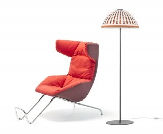 poltrona Take A Line For A Walk di Moroso e lampada Loos di Zero poltrona Take A Line For A Walk di Moroso e lampada Loos di Zero