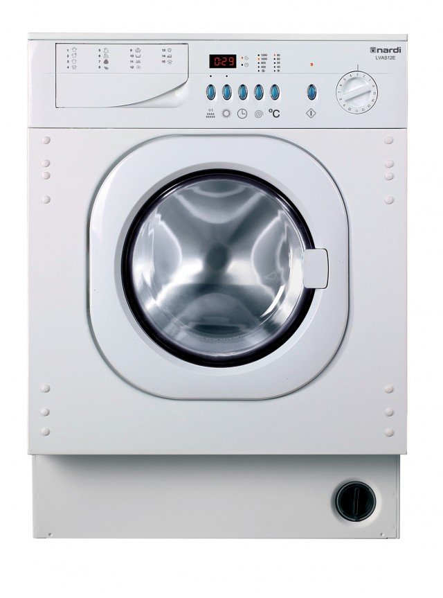 La lavasciuga elettronica LVAS 12 E di Nardi, a incasso e a scomaprsa totale, lava fino a 6 kg gadi bucato e ne asciuga fino a 3 kg. Dotata di programma rapido Quick Wash, ha centrifuga 0 gregolabile fino a 1.200 giri/minuto. Misura L 59,5 x P 56,5 x H 82,5 cm. Prezzo 1.051 euro www.nardi.info La lavasciuga elettronica LVAS 12 E di Nardi, a incasso e a scomaprsa totale, lava fino a 6 kg gadi bucato e ne asciuga fino a 3 kg. Dotata di programma rapido Quick Wash, ha centrifuga 0 gregolabile fino a 1.200 giri/minuto. Misura L 59,5 x P 56,5 x H 82,5 cm. Prezzo 1.051 euro www.nardi.info