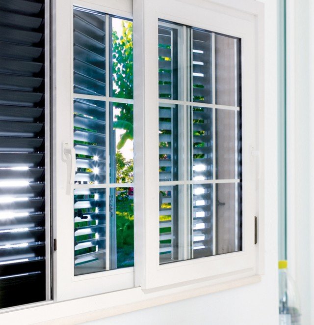 finestra Domus di Nurith a due ante, scorrevole traslante, in pvc finestra Domus di Nurith a due ante, scorrevole traslante, in pvc