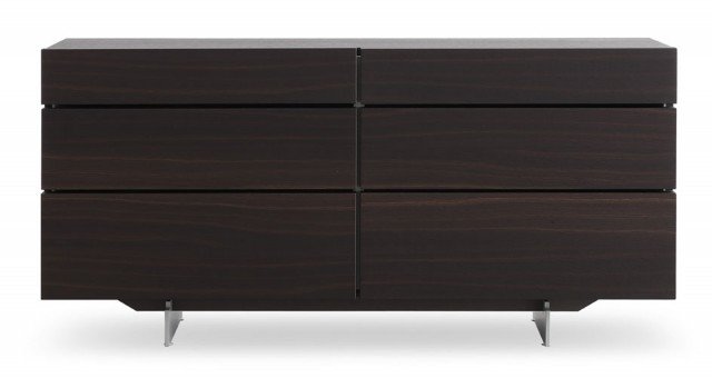 Pandora Night di Poliform è una casettiera con struttura in rovere realizzata in 32 colori. Piedini in alluminio laccato opaco che possono essere colorati come la struttura o in metallo verniciato bronzato. Della stessa collezione è disponibile anche il comodino. Misura L 148.5 x P 52.1 x H 71.3 cm. Prezzo 856 euro. www.poliform.it Pandora Night di Poliform è una casettiera con struttura in rovere realizzata in 32 colori. Piedini in alluminio laccato opaco che possono essere colorati come la struttura o in metallo verniciato bronzato. Della stessa collezione è disponibile anche il comodino. Misura L 148.5 x P 52.1 x H 71.3 cm. Prezzo 856 euro. www.poliform.it