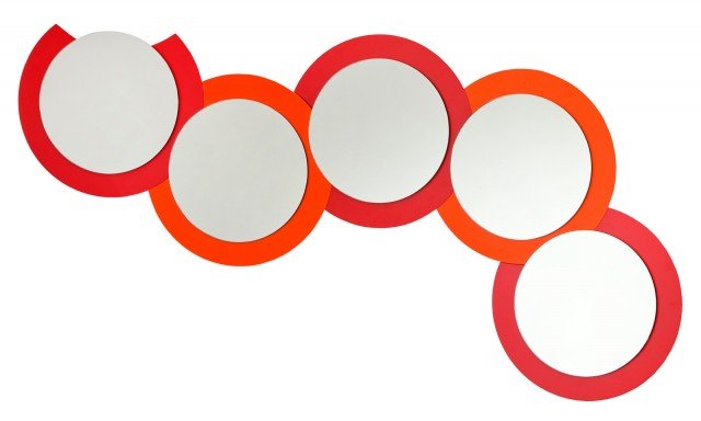 Con cornice in legno laccato in 6 colori, lo specchio Luna Crescente di App Design www.rondadesign.it è composto da più elementi, ognuno dei quali misura Ø 50,1 x H 2,6 cm; prezzo di un elemento 203,28 euro Con cornice in legno laccato in 6 colori, lo specchio Luna Crescente di App Design www.rondadesign.it è composto da più elementi, ognuno dei quali misura Ø 50,1 x H 2,6 cm; prezzo di un elemento 203,28 euro