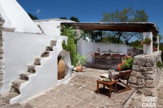 trullo esterni zona pranzo trullo esterni zona pranzo