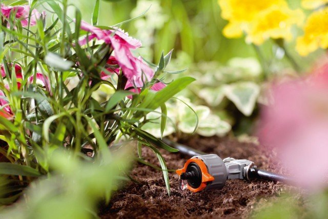 Gocciolatore gardena per annaffiare giardino o prato Gocciolatore gardena per annaffiare giardino o prato