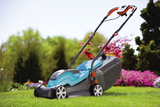 rasaerba elettrico Powermaxtm 32 E di Gardena ha motore PowerPlus di elevata potenza, con trasmissione a cinghia rasaerba elettrico Powermaxtm 32 E di Gardena ha motore PowerPlus di elevata potenza, con trasmissione a cinghia