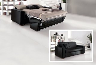 A FISARMONICA si tira lo schienale verso la seduta e il letto, dotato di una rete elettrosaldata e di un comodo materasso Ergo Foam, si apre automaticamente in pochi secondi. É ricoperto da raffinata pelle rigenerata nera Boston di Mondo Convenienza; la struttura dello schienale è dotata di un comodissimo spazio interno dove riporre i guanciali e le lenzuola. Misura L 200 x P 95/205 x H 92 cm. Prezzo 625 euro. www.mondoconv.it A FISARMONICA si tira lo schienale verso la seduta e il letto, dotato di una rete elettrosaldata e di un comodo materasso Ergo Foam, si apre automaticamente in pochi secondi. É ricoperto da raffinata pelle rigenerata nera Boston di Mondo Convenienza; la struttura dello schienale è dotata di un comodissimo spazio interno dove riporre i guanciali e le lenzuola. Misura L 200 x P 95/205 x H 92 cm. Prezzo 625 euro. www.mondoconv.it