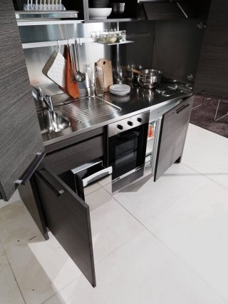 Monoblocco cucina multifunzione per monolocale di Euromobil Monoblocco cucina multifunzione per monolocale di Euromobil