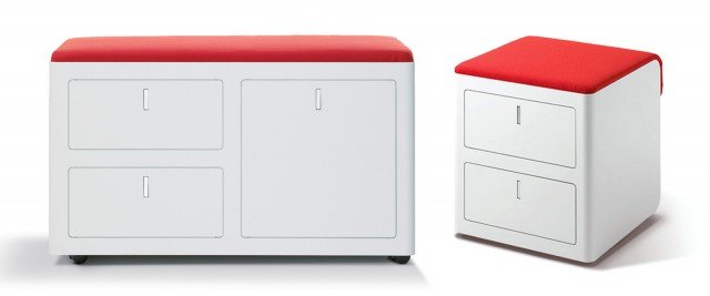 Dieffebi firma il pratico contenitore cBox. Una cassettiera su ruote che è anche una pratica seduta imbottita. Realizzata in lamiera d’acciaio ad alto spessore, è prevista nella versione a due o a tre cassetti, e può essere completata con un morbido cuscino diventa una seduta supplementare. Disponibile in bianco, alluminio, nero, arancione, rosso, verde
si abbina con versatilità ad ambienti diversi: dallo studio alla cameretta dei bambini o alla camera da letto di stile informale. Fa parte di questa linea anche la versione doppia, capace di offrire un più ampio comfort e maggiore spazio contenitivo. Misurano L 45/85 x
P 45 x H 47,5 cm. Prezzo a partire da 468 euro. www.dieffebi.it Dieffebi firma il pratico contenitore cBox. Una cassettiera su ruote che è anche una pratica seduta imbottita. Realizzata in lamiera d’acciaio ad alto spessore, è prevista nella versione a due o a tre cassetti, e può essere completata con un morbido cuscino diventa una seduta supplementare. Disponibile in bianco, alluminio, nero, arancione, rosso, verde
si abbina con versatilità ad ambienti diversi: dallo studio alla cameretta dei bambini o alla camera da letto di stile informale. Fa parte di questa linea anche la versione doppia, capace di offrire un più ampio comfort e maggiore spazio contenitivo. Misurano L 45/85 x
P 45 x H 47,5 cm. Prezzo a partire da 468 euro. www.dieffebi.it