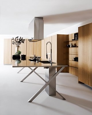 cucina Isola Cross di Elmar, design Ludovica+Roberto Palomba con isola in acciaio cucina Isola Cross di Elmar, design Ludovica+Roberto Palomba con isola in acciaio
