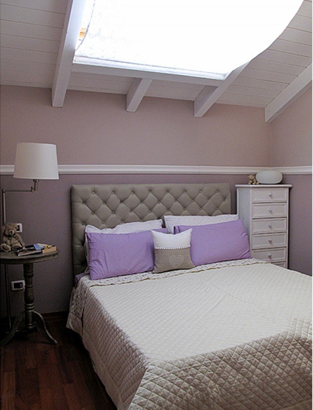 La testiera del letto è Chesterfield di Maison du Monde, disponibile anche nel color cioccolato e in misura per letto singolo (L 140 cm). Misura L 162 x P 9 x H 122 cm. Prezzo 249,00 euro www.maisonsdumonde.com/IT/it La testiera del letto è Chesterfield di Maison du Monde, disponibile anche nel color cioccolato e in misura per letto singolo (L 140 cm). Misura L 162 x P 9 x H 122 cm. Prezzo 249,00 euro www.maisonsdumonde.com/IT/it