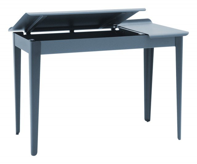 Tolix gioca con il vecchio banco di scuola riproponendolo in uno stile industriale. Tre i colori disponibili: blu, azzurro e verde, con gambe a contrasto. Essenziale e innovativo, Clapet è incredibilmente funzionale. Realizzato in acciaio inossidabile verniciatodispone di due vani sotto i piani sollevabili. La scrivania è disegnata per nascondere i cavi di connessione. Misura L 105 x P 68 x H 75 cm. Prezzo 760 euro. www.tolix.fr Tolix gioca con il vecchio banco di scuola riproponendolo in uno stile industriale. Tre i colori disponibili: blu, azzurro e verde, con gambe a contrasto. Essenziale e innovativo, Clapet è incredibilmente funzionale. Realizzato in acciaio inossidabile verniciatodispone di due vani sotto i piani sollevabili. La scrivania è disegnata per nascondere i cavi di connessione. Misura L 105 x P 68 x H 75 cm. Prezzo 760 euro. www.tolix.fr