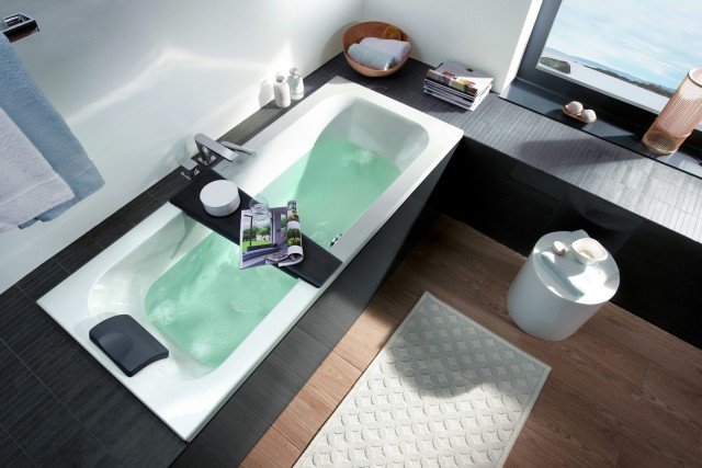 Ha sagoma interna squadrata la vasca in acrilico Loop&Friends di Villeroy & Boch. I bordi sono larghi 9 cm e l’altezza interna è di soli 44 cm. Misura L 160 x P 70 x H 54,5 cm. Prezzo Iva esclusa 620 euro. www.villeroy-boch.com/it Ha sagoma interna squadrata la vasca in acrilico Loop&Friends di Villeroy & Boch. I bordi sono larghi 9 cm e l’altezza interna è di soli 44 cm. Misura L 160 x P 70 x H 54,5 cm. Prezzo Iva esclusa 620 euro. www.villeroy-boch.com/it