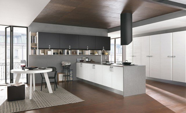 Equilibrio estetico e rigore funzionale si fondono nella cucina Chantal disegnata dall’architetto Alfredo Zengiaro per Febal. I segni caratterizzanti di questo modello sono la maniglia Margot in nichel satinato e l’anta dalla particolare inclinazione a taglio diamante. La penisola, spaziosa e funzionale, cuore di tutta la cucina, diventa un piano di lavoro ideale mentre i pensili a giorno, sottolineano uno spirito retrò con la finitura effetto tessuto Charlotte. La penisola in nobilitato olmo creme e polimerico opaco carbone misura L 362 x P 98 x H 89 cm. Il modulo base esclusa Iva prezzo: 194 euro. www.febal.com/it Equilibrio estetico e rigore funzionale si fondono nella cucina Chantal disegnata dall’architetto Alfredo Zengiaro per Febal. I segni caratterizzanti di questo modello sono la maniglia Margot in nichel satinato e l’anta dalla particolare inclinazione a taglio diamante. La penisola, spaziosa e funzionale, cuore di tutta la cucina, diventa un piano di lavoro ideale mentre i pensili a giorno, sottolineano uno spirito retrò con la finitura effetto tessuto Charlotte. La penisola in nobilitato olmo creme e polimerico opaco carbone misura L 362 x P 98 x H 89 cm. Il modulo base esclusa Iva prezzo: 194 euro. www.febal.com/it