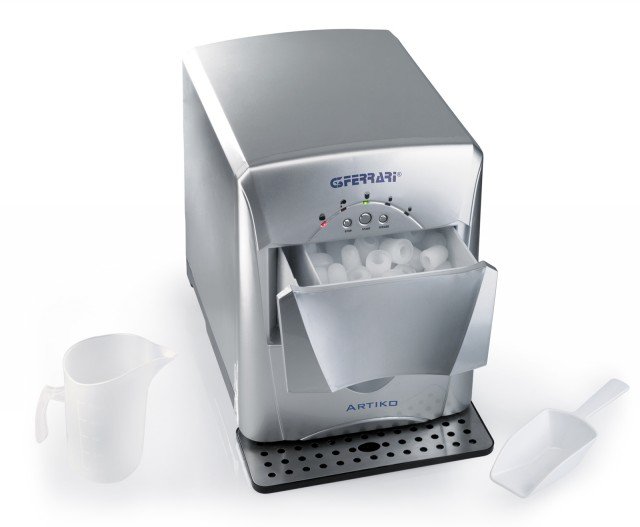 Ogni 10 minuti il fabbricatore di ghiaccio Artiko di G3 Ferrari con funzionamento completamente automatico può produrre 10 cubetti di tre differenti misure. Ecologico, ha compressore che utilizza il gas R134a non dannoso per l’ozono e si spegne automaticamente quando il contenitore dell’acqua è vuoto o quello del ghiaccio è pieno. Prezzo 219,80 euro. www.g3ferrari.net Ogni 10 minuti il fabbricatore di ghiaccio Artiko di G3 Ferrari con funzionamento completamente automatico può produrre 10 cubetti di tre differenti misure. Ecologico, ha compressore che utilizza il gas R134a non dannoso per l’ozono e si spegne automaticamente quando il contenitore dell’acqua è vuoto o quello del ghiaccio è pieno. Prezzo 219,80 euro. www.g3ferrari.net