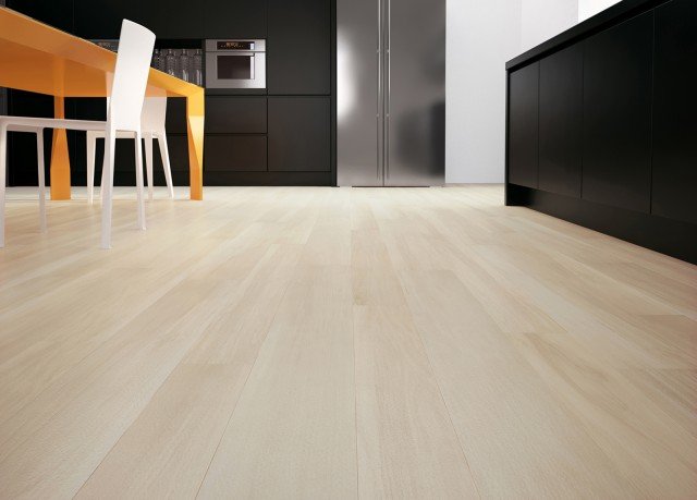 Si posa a secco il pavimento Monte Napoleone Fast di Del Conca in gres porcellanato rettificato. È disponibile nei formati 20 x 120 cm e 15 x 120 cm. In quattro tonalità che riproducono le trame e i colori del legno. Al mq e Iva esclusa costa 51,50 euro. www.delconca.com e www.delconcafast.com Si posa a secco il pavimento Monte Napoleone Fast di Del Conca in gres porcellanato rettificato. È disponibile nei formati 20 x 120 cm e 15 x 120 cm. In quattro tonalità che riproducono le trame e i colori del legno. Al mq e Iva esclusa costa 51,50 euro. www.delconca.com e www.delconcafast.com