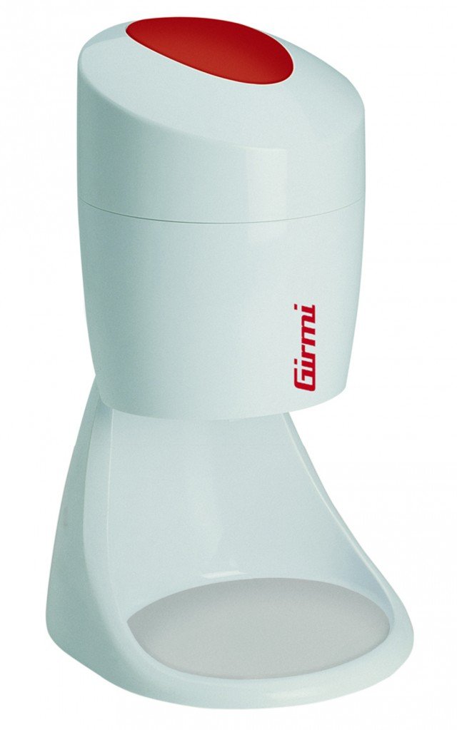 Con il tritaghiaccio TR13 di Girmi potente 55 watt, basta premere il tasto rosso ergonomico situato nella parte superiore, per poter preparare una gran quantità di ghiaccio e portare così in tavola granite gustose o freschi cocktail. Prezzo 29,90 euro. www.bialettigroup.com Con il tritaghiaccio TR13 di Girmi potente 55 watt, basta premere il tasto rosso ergonomico situato nella parte superiore, per poter preparare una gran quantità di ghiaccio e portare così in tavola granite gustose o freschi cocktail. Prezzo 29,90 euro. www.bialettigroup.com