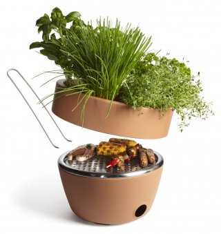 Il vaso Hot Pot Bbq di Black+Blum è in acciaio rivestito di ceramica, resistente al calore, e nel doppiofondo nasconde un barbecue. Contiene anche pinze in acciaio inox, che si trasformano in manici per trasportare comodamente la griglia. Ha diametro di 30 cm. Prezzo 139,80. www.goolp.it Il vaso Hot Pot Bbq di Black+Blum è in acciaio rivestito di ceramica, resistente al calore, e nel doppiofondo nasconde un barbecue. Contiene anche pinze in acciaio inox, che si trasformano in manici per trasportare comodamente la griglia. Ha diametro di 30 cm. Prezzo 139,80. www.goolp.it