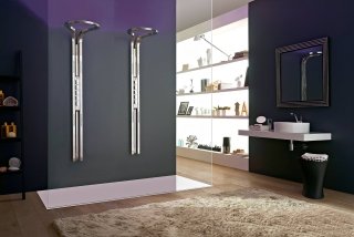 colonna doccia multifunzione dalla linea continua con sistema di cromoterapia a LED RGB con luce indiretta Ametis di Graff colonna doccia multifunzione dalla linea continua con sistema di cromoterapia a LED RGB con luce indiretta Ametis di Graff